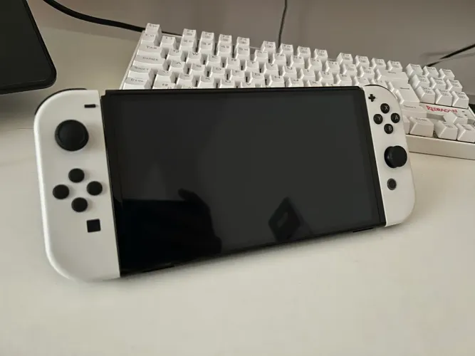 Nintendo Switch OLED na caixa