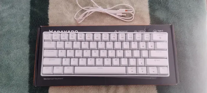 Teclado Mecânico K61 RGB Mini 60%