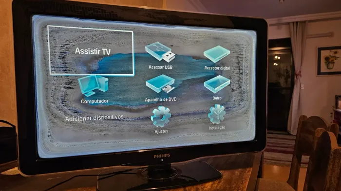 TV Philips 32" (Modelo 32PFL5605D/78) - Tela Quebrada / Para Peças ou Conserto