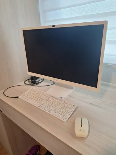 Desktop LG All-in-one Intel Core i3-7100U - 4 Gb memória RAM - HD 1 TB