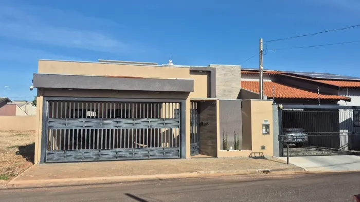 Casa completa + móveis planejados, eletrodomésticos, energia solar, água quente nas pias.