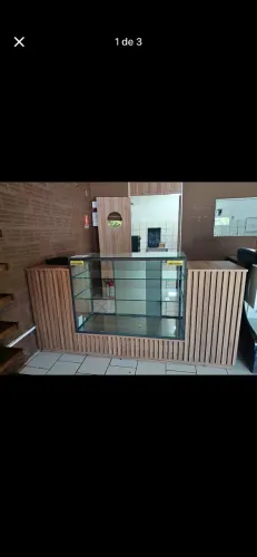 Balcão de vidro em mdf ripado com Led