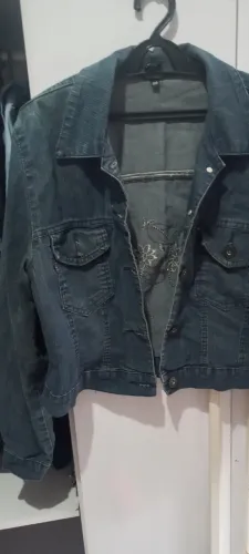 jaquetinha jeans bordada tam m ..há mais modelos e tamanhos zap 11- *