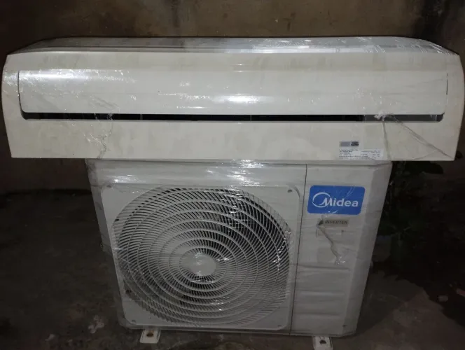 Ar split Midea inverte 33.000 BTUs.
