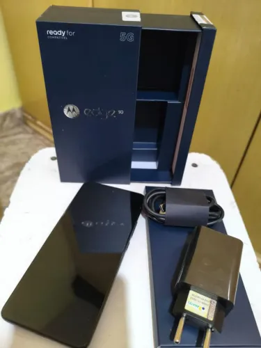 Desapego! Moto Edge30 5g 256 GB de memória e 8 de memória ram. Completo na caixa.