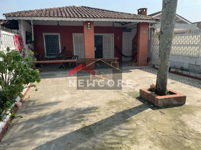 Casa em Avenida Washington Luiz - Vila Atlântica - Mongaguá/SP