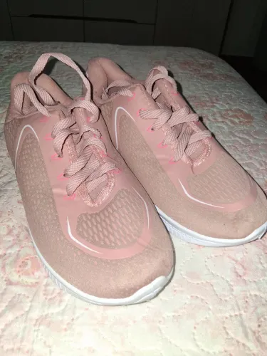 Tênis feminino esportivo confortável barato