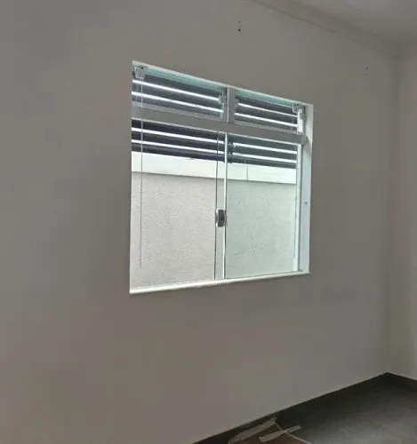 Janelas em Vidro Blindex com Vitrô + Tranca e Chaves (2 Unidades)