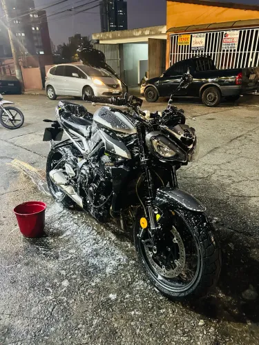 Vende-se street tripla 765 R