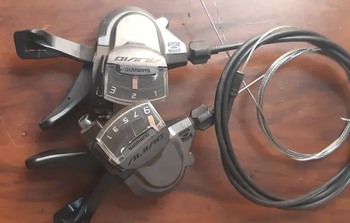 Vendo Alavancas de Marchas de Bicicleta Shimano  Alívio  m-4000