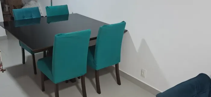 Mesa e cadeiras, toda às peças de imbuia 