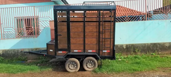 Trailer/Reboque para Cavalos/Carretinha Boiadeira