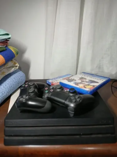 play 4 pro 1 tb,com 2 manetes (novo)!