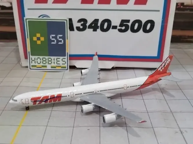 Miniatura Avião Artesanal 1/550 TAM Airbus A340-500