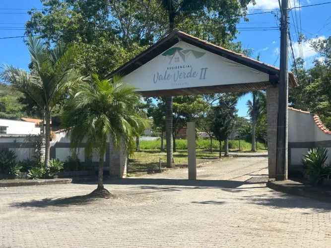 Lote/Terreno para venda possui 860 metros quadrados