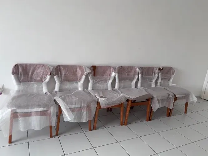 Conjunto de 6 cadeiras de madeira maciça