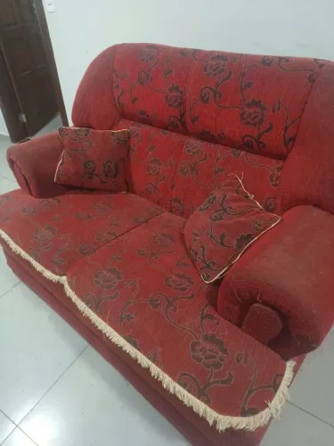 Sofá dois lugares vermelho