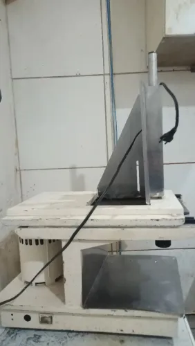2 máquinas de fatiar frios