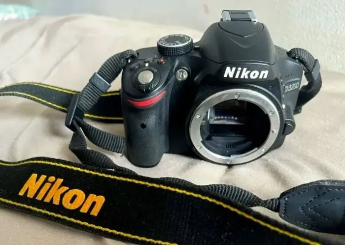 CÂMERA NIKO D3200 - retirada de peças