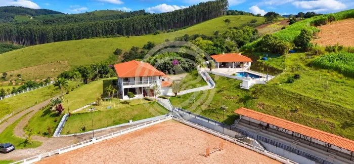 Haras com 33 baias e 107.000 m² à venda em Guararema-SP