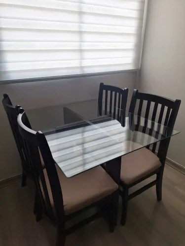 Mesa com quatro cadeiras 1.10 x 90