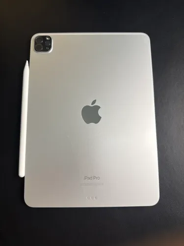 iPad Pro 11? M2 (4ª geração) 128GB Prateado + Apple Pencil 2ª geração ? Estado de novo