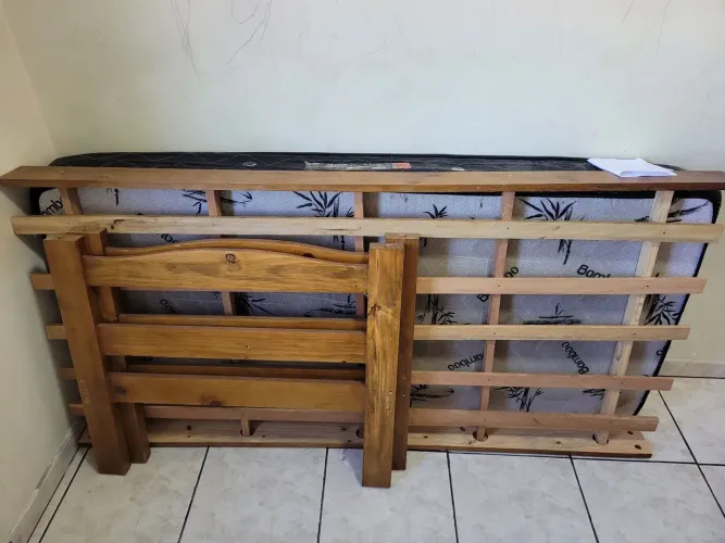Cama de solteiro com colchão