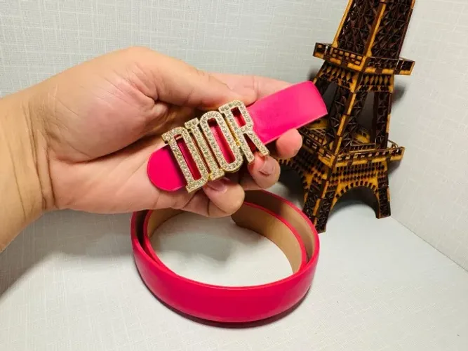 CINTO FEMININO ACINTURADO DIOR CRISTAIS COLEÇÃO 2026 COURO GENUINO RESINADO PINK PREMIUM