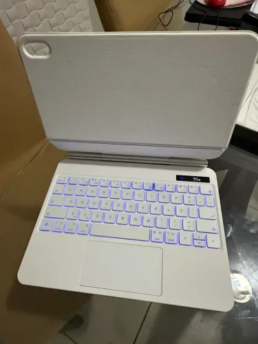 Vendo teclado Bettdow, estilo Magic Keyboard, compatível com iPad 10ª e IPad 11 A16