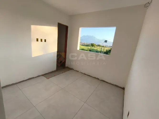 Casa Duplex de 3 Quartos com Suíte e Quintal no Macafé