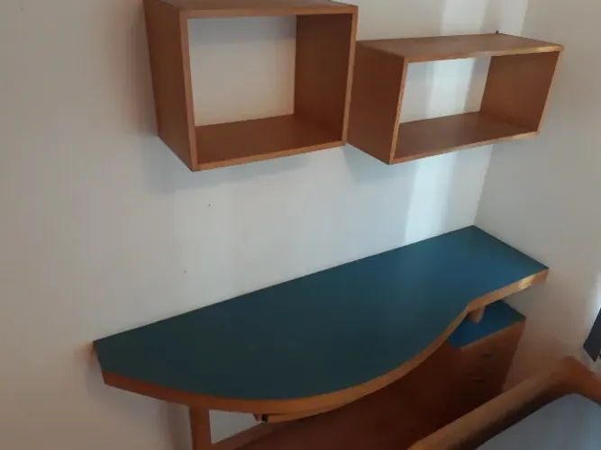 Mesa de canto - tipo Home Office - três gavetas e porta teclado
