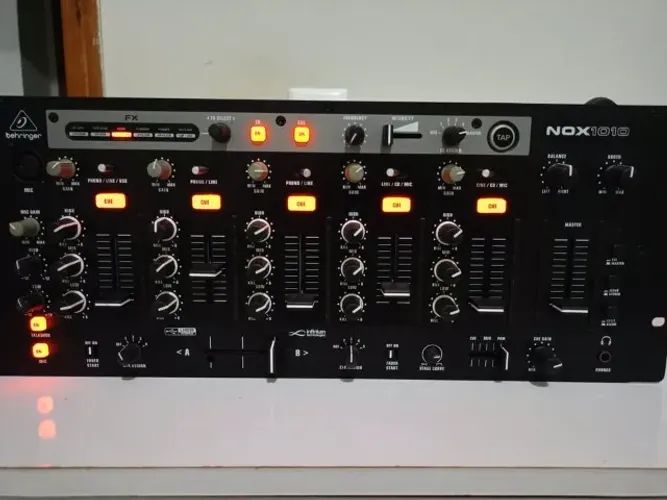 Mixer Behringer nox1010