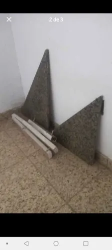 Plateleiras de mármore em triângulo