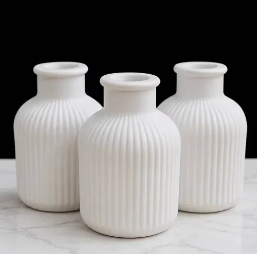 Vasos de gesso ideal para lembrancinha de casamento, aniversário e etc. Apenas R$ 3,99 um