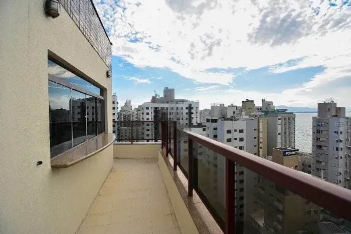 Cobertura para Venda em Florianópolis, Centro, 4 dormitórios, 4 suítes, 5 banheiros, 3 vag