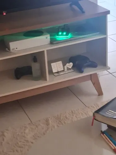 Xbox series S, semi-novo + 2 controles + base carregador