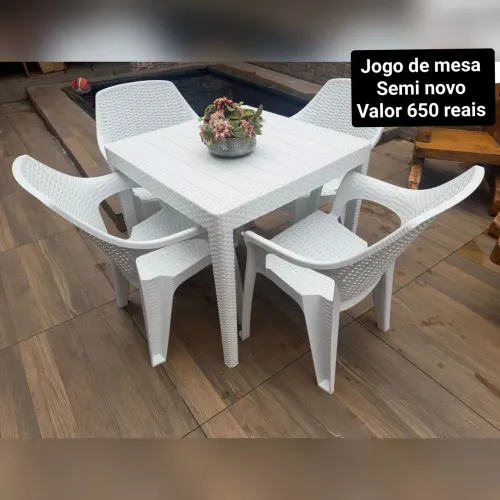 Mesa com 4 cadeiras semi nova 