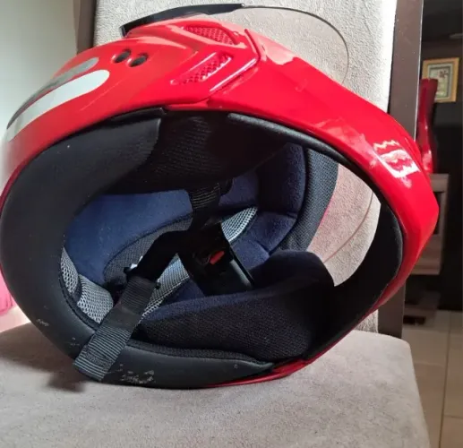 capacete muito novo