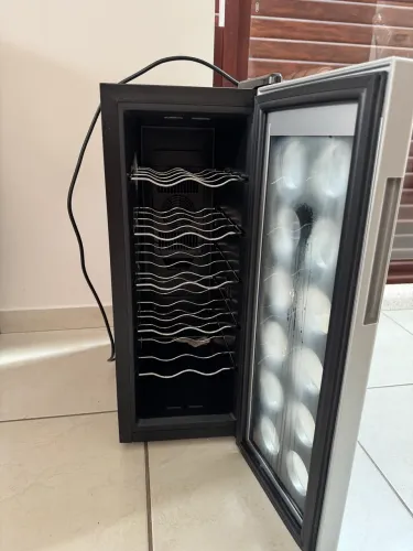 Adega Philco 12 garrafas 