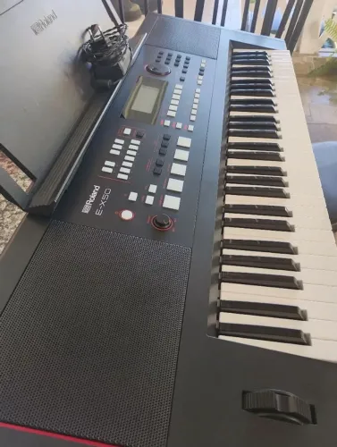 Teclado Arranjador Roland E-X50 