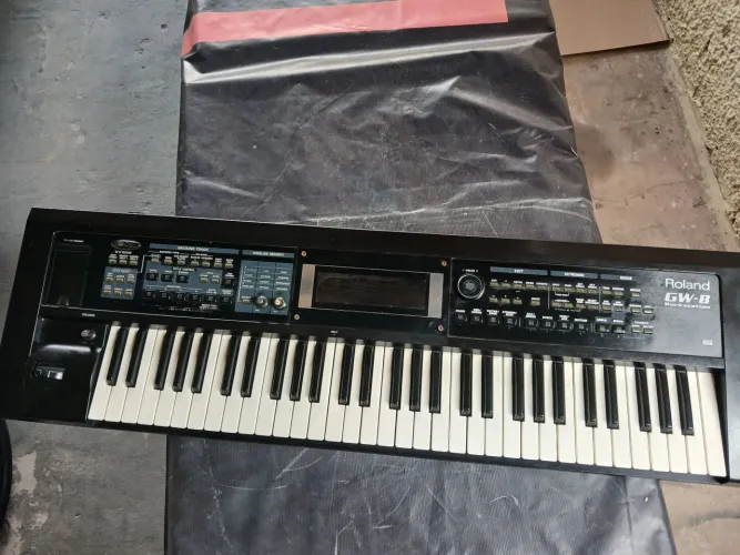  TECLADO ROLAND GW-8