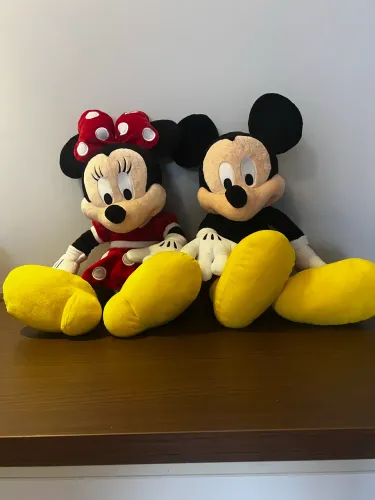 Pelúcias originais Mickey e Minnie compradas na Disney