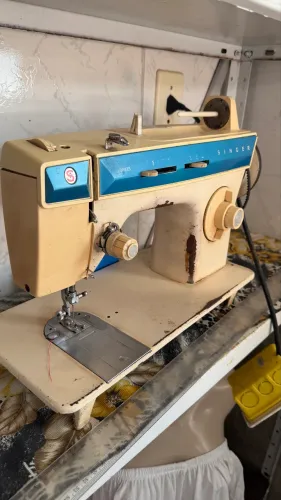 Máquina de costura zigzag singer 