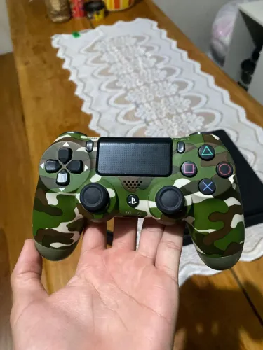 PLAYSTATION 4 SLIM