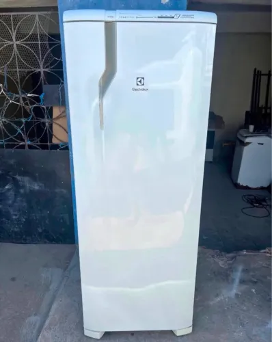 Geladeira Electrolux Frost Free 240L