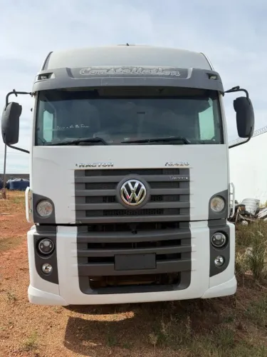 VOLKSWAGEN 26.420 6X4 2015