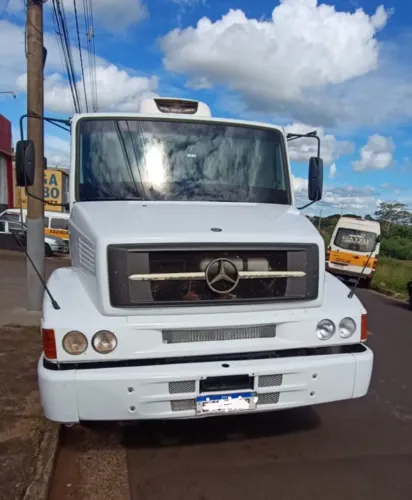 CAMINHÃO M.BENZ/L 1620 2011/2011 - COM IMPLEMENTO: ROLL-ON - ROLL-OFF