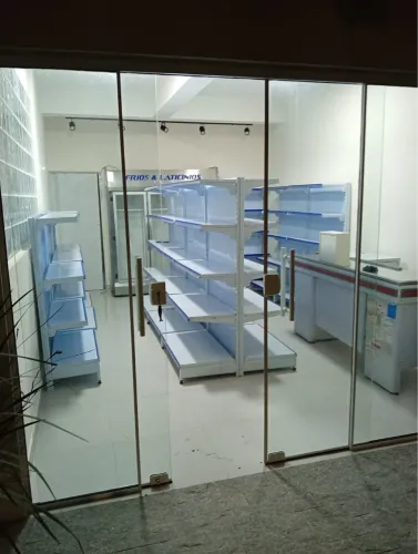 Móveis pra conveniência ou mercadinho