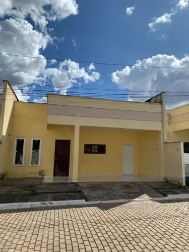 CASA DE CONDOMINIO