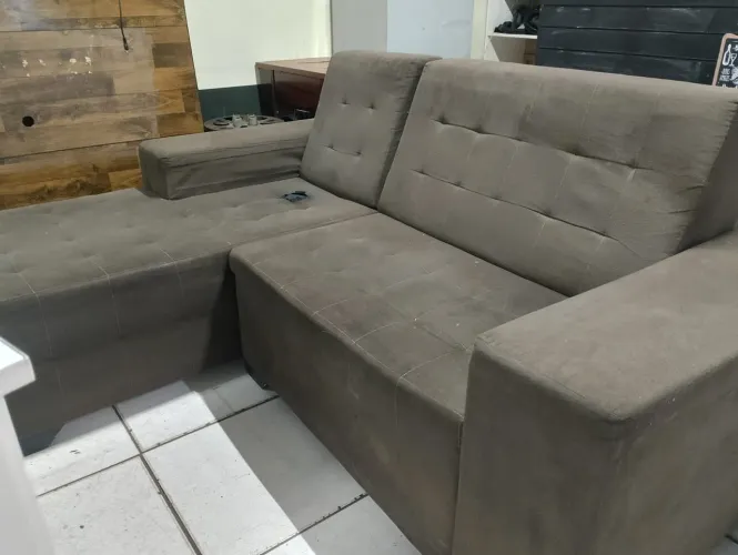 SOFA COM CHAISE USADO 